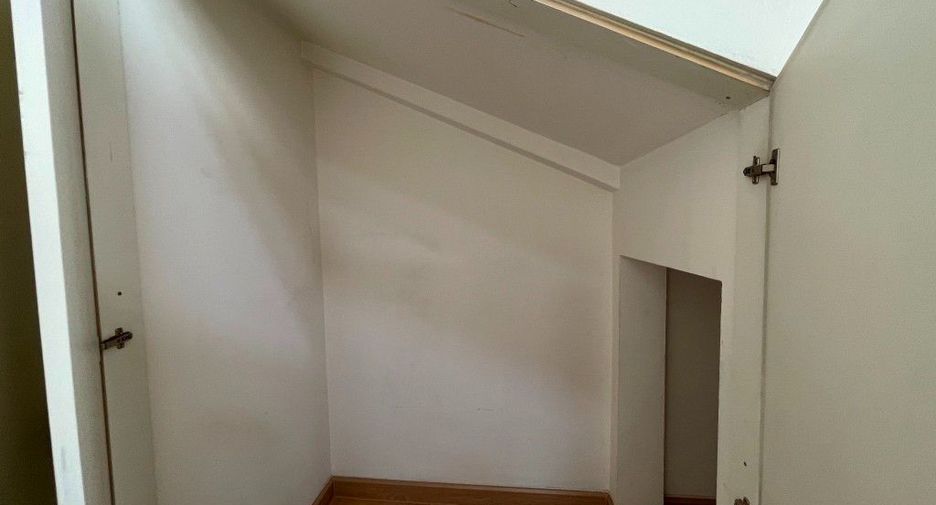 For rent 3 bedrooms apartment in Phaya Thai, Bangkok