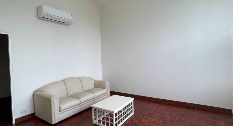 For rent 3 bedrooms apartment in Phaya Thai, Bangkok