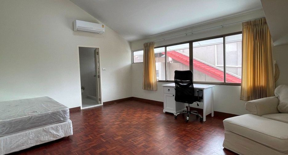 For rent 3 bedrooms apartment in Phaya Thai, Bangkok