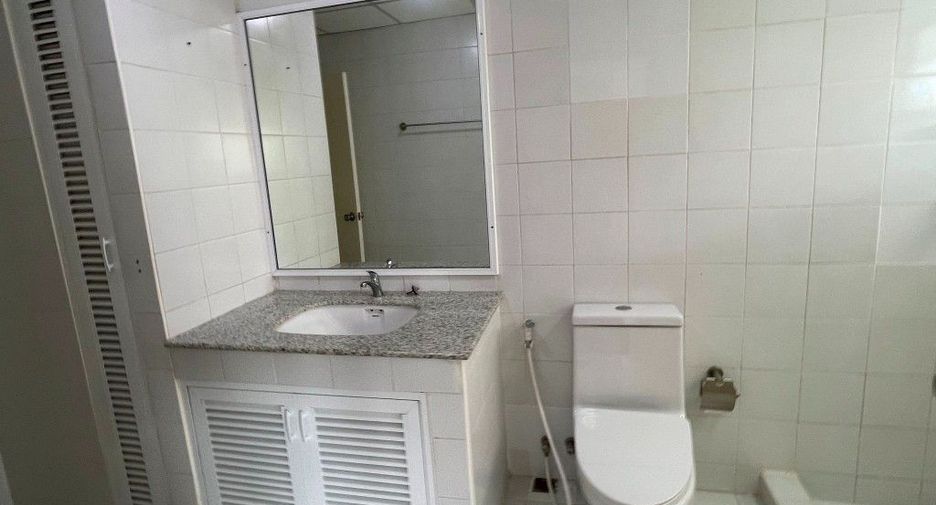 For rent 3 bedrooms apartment in Phaya Thai, Bangkok