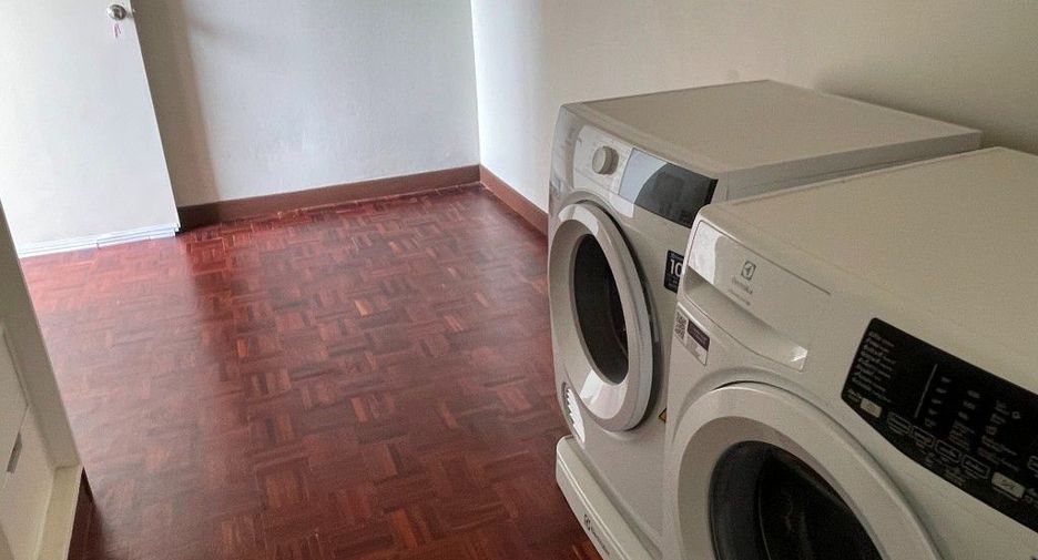 For rent 3 bedrooms apartment in Phaya Thai, Bangkok