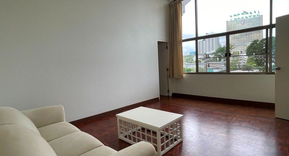 For rent 3 bedrooms apartment in Phaya Thai, Bangkok