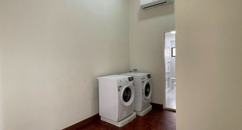 For rent 3 bedrooms apartment in Phaya Thai, Bangkok