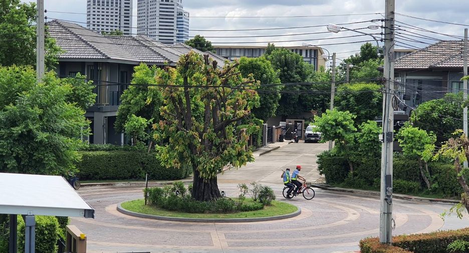 For sale 3 bedrooms house in Suan Luang, Bangkok