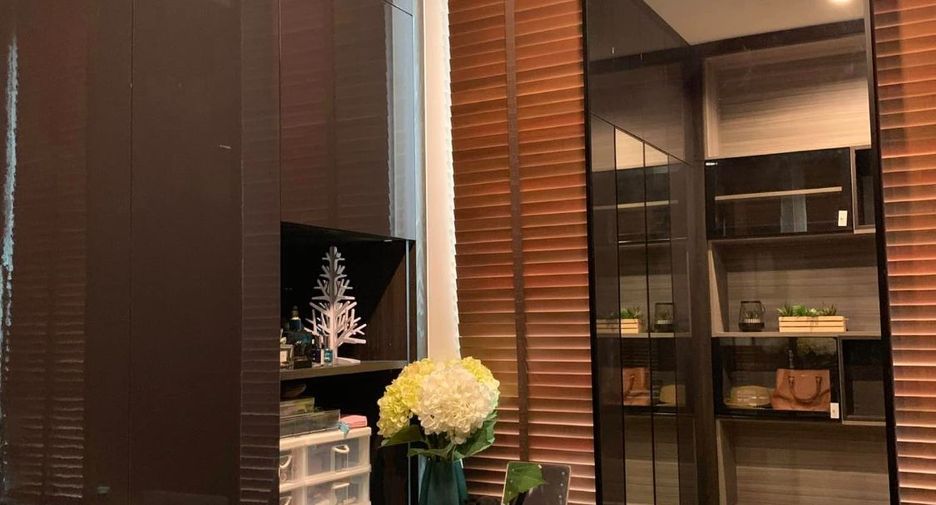 For rent 3 bedrooms townhouse in Saphan Sung, Bangkok