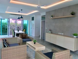 For sale 4 Beds house in Huai Khwang, Bangkok