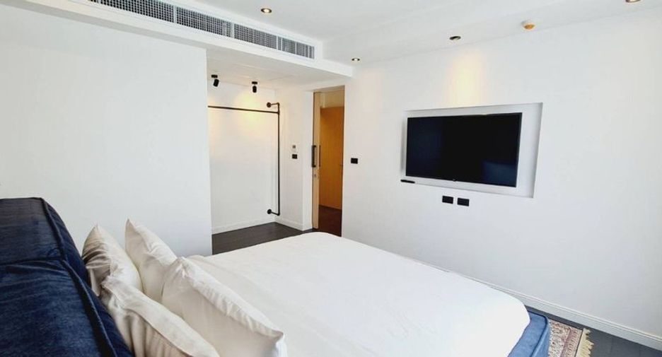 For rent 4 bedrooms condo in Watthana, Bangkok