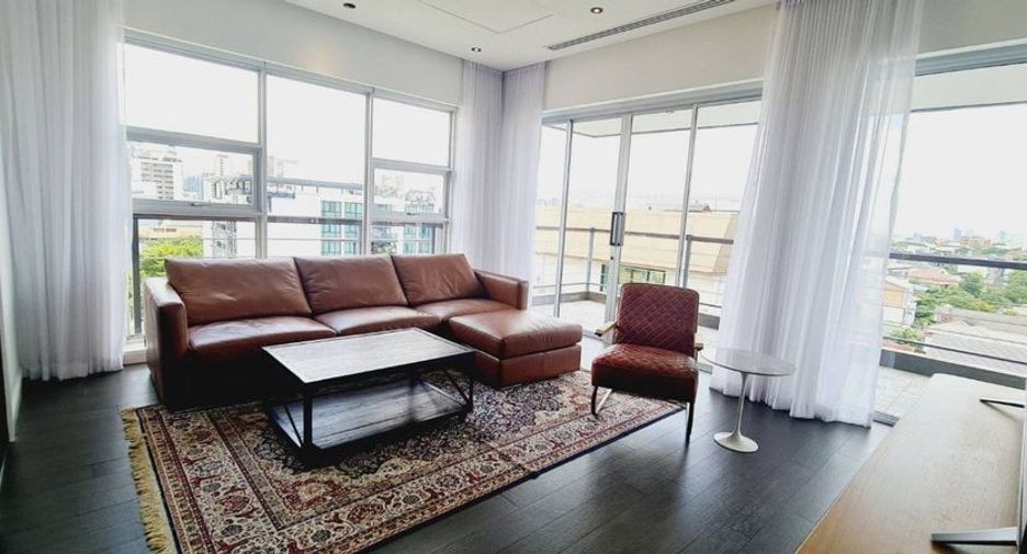 For rent 4 bedrooms condo in Watthana, Bangkok