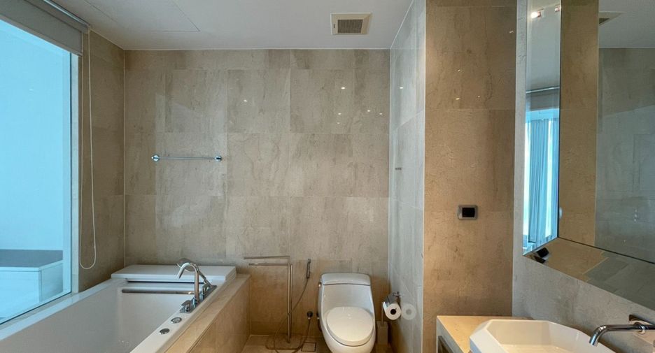 For rent 2 bedrooms condo in Khlong Toei, Bangkok
