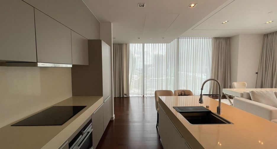 For rent 2 bedrooms condo in Khlong Toei, Bangkok