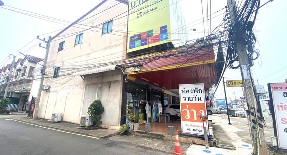 For sale 2 bed retail Space in Si Maha Phot, Prachin Buri