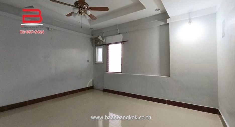 For rent 5 Beds house in Chatuchak, Bangkok