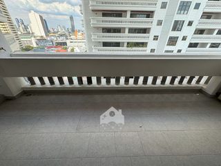 For rent 3 bed apartment in Watthana, Bangkok