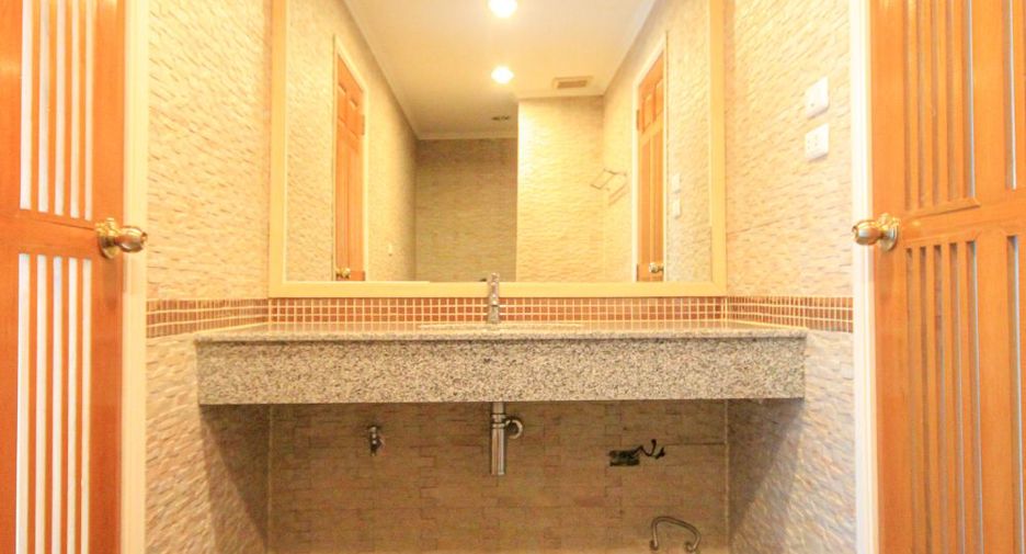 For sale 3 bedrooms condo in Cha Am, Phetchaburi