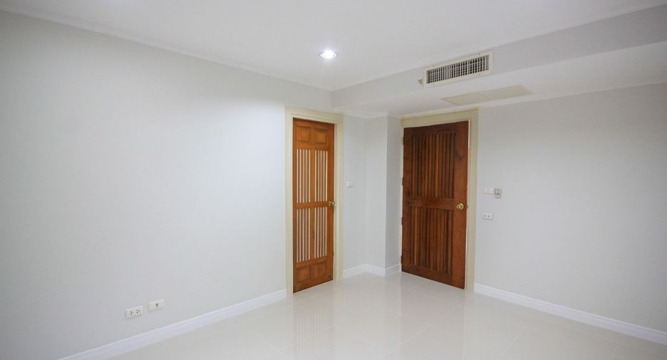 For sale 3 bedrooms condo in Cha Am, Phetchaburi