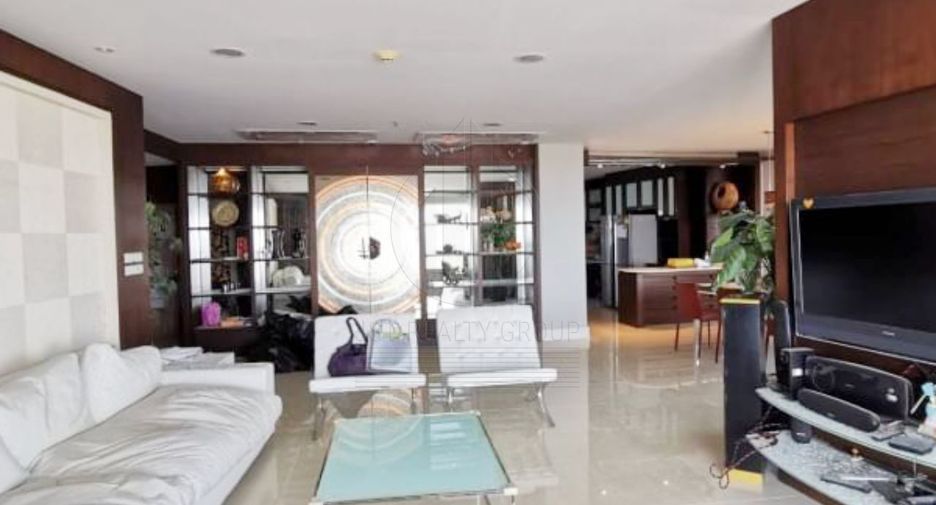 For rent 2 bedrooms condo in Phra Nakhon, Bangkok