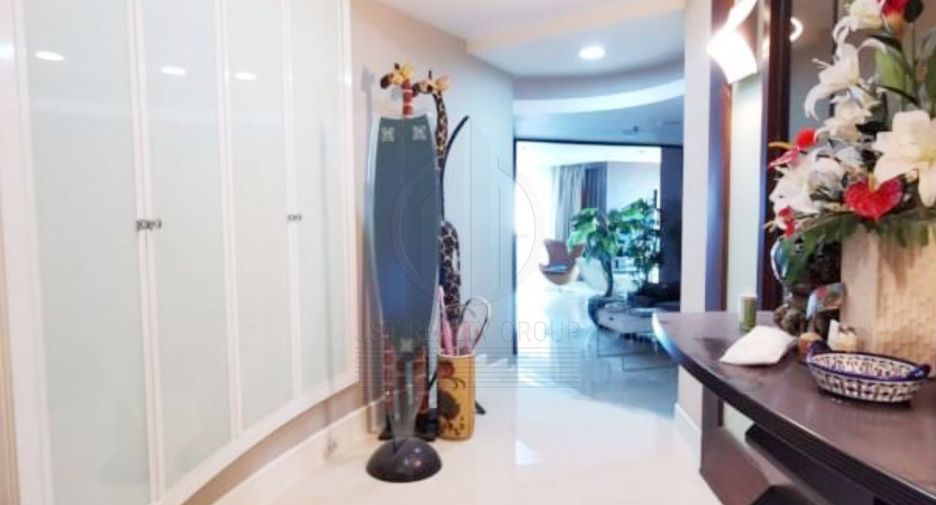 For rent 2 bedrooms condo in Phra Nakhon, Bangkok