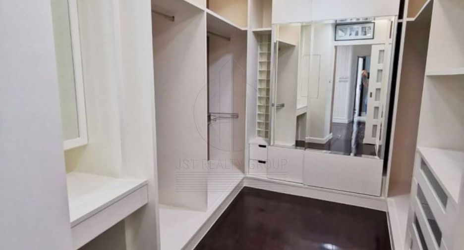 For rent 2 bedrooms condo in Phra Nakhon, Bangkok