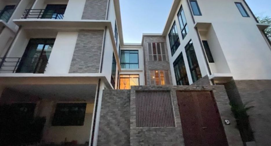 For rent 4 ベッドルーム house in Khlong Toei, Bangkok