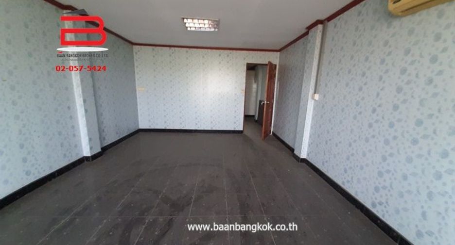 For sale 6 bed retail Space in Bang Nam Priao, Chachoengsao