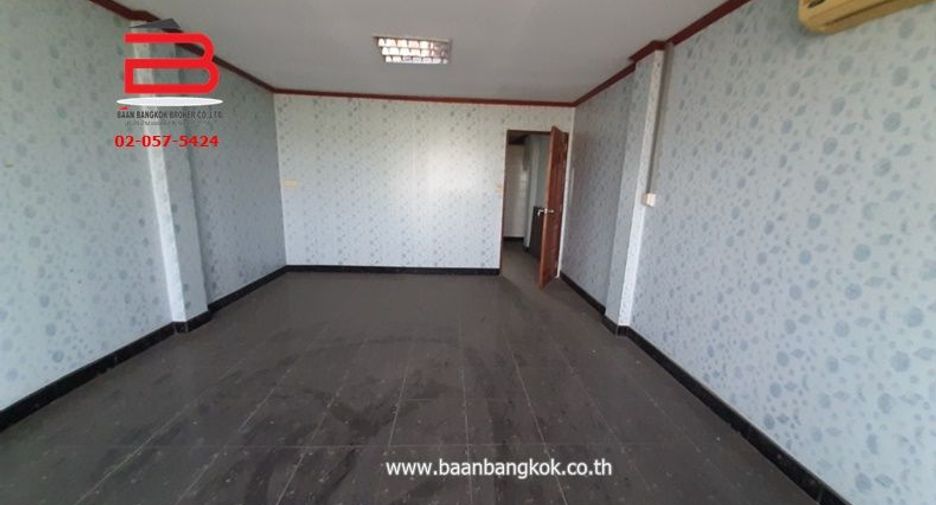 Local comercial en venta de 6 habitaciones en Bang Nam Priao, Chachoengsao