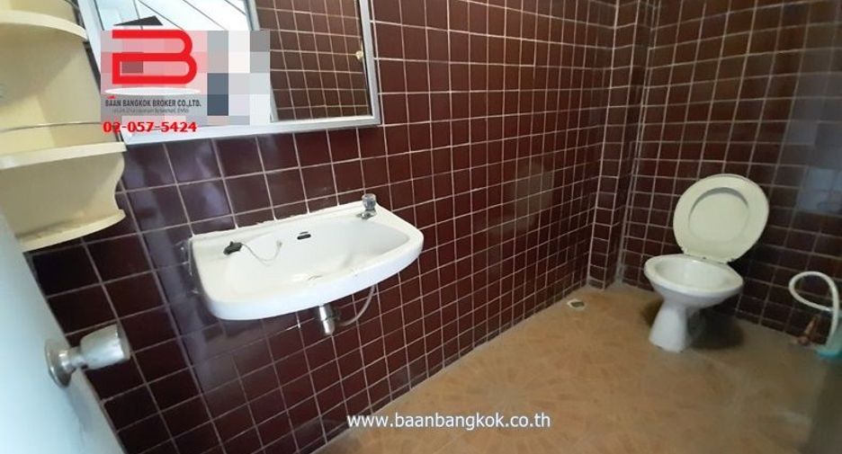 Local comercial en venta de 6 habitaciones en Bang Nam Priao, Chachoengsao