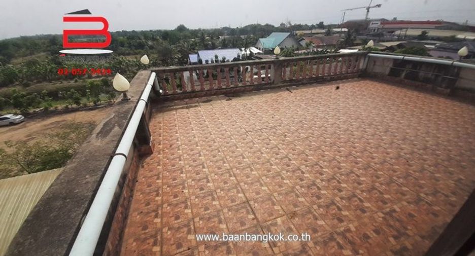 Local comercial en venta de 6 habitaciones en Bang Nam Priao, Chachoengsao