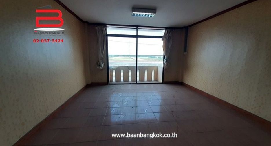 Local comercial en venta de 6 habitaciones en Bang Nam Priao, Chachoengsao