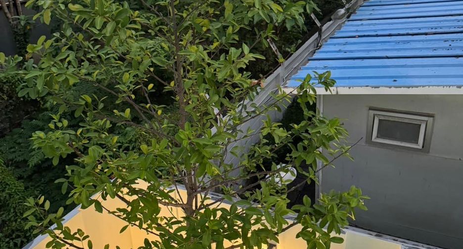 For sale 3 bedrooms townhouse in Watthana, Bangkok