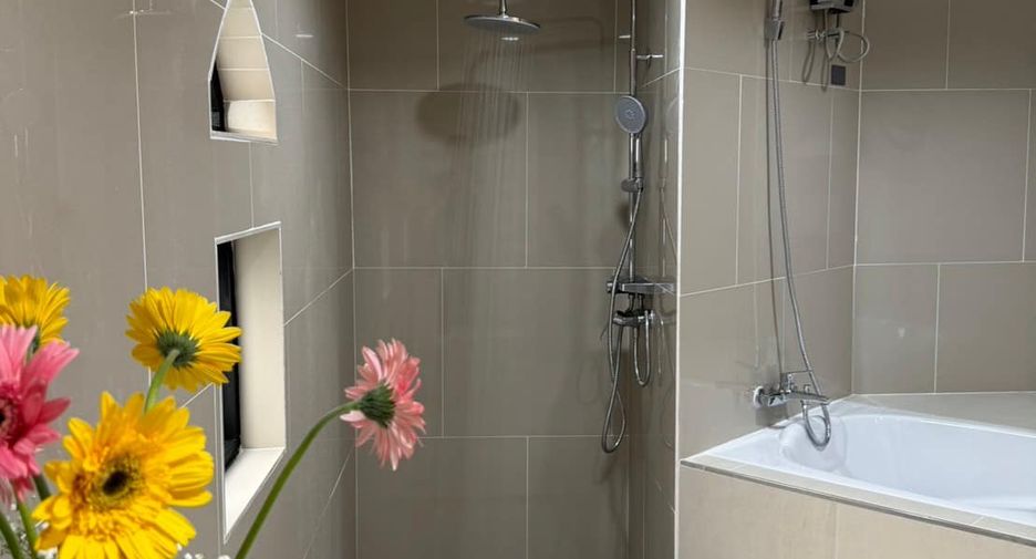 For sale 3 bedrooms townhouse in Watthana, Bangkok