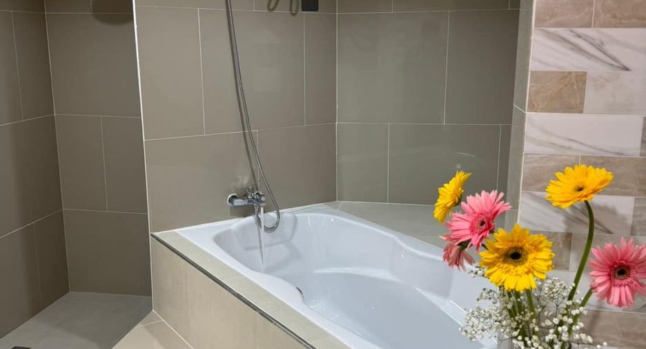 For sale 3 bedrooms townhouse in Watthana, Bangkok