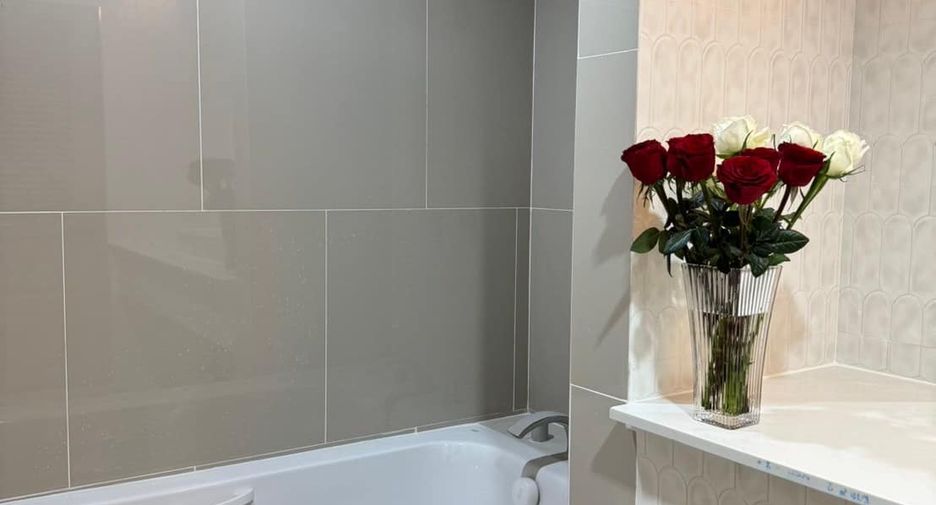 For sale 3 bedrooms townhouse in Watthana, Bangkok