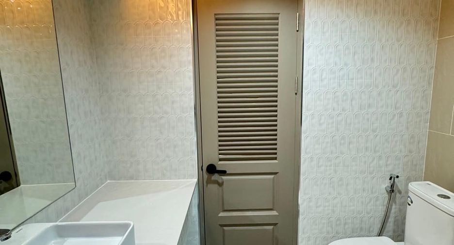 For sale 3 bedrooms townhouse in Watthana, Bangkok