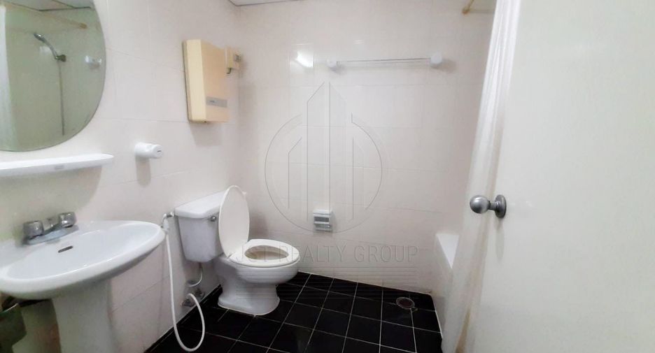 For rent 3 bedrooms condo in Watthana, Bangkok