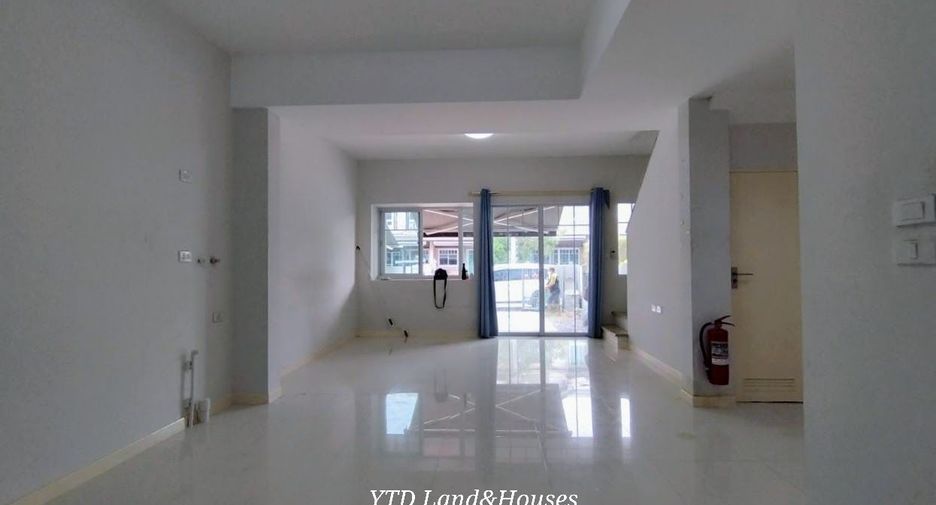 For sale 2 bedrooms townhouse in Mueang Samut Prakan, Samut Prakan