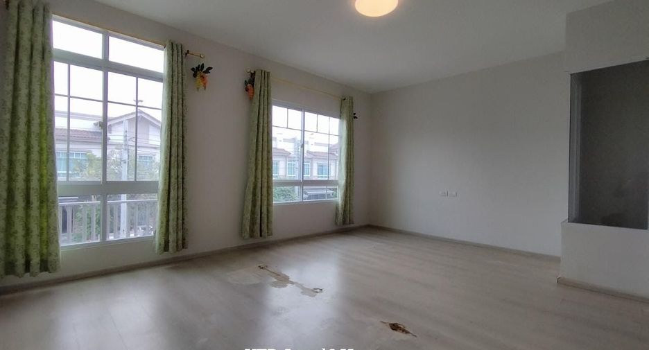 For sale 2 bedrooms townhouse in Mueang Samut Prakan, Samut Prakan