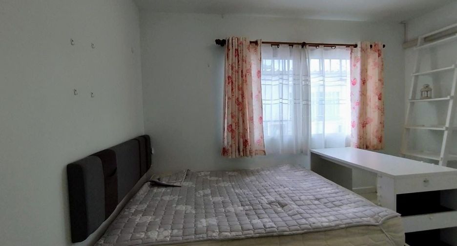 For rent 2 Beds townhouse in Bang Bo, Samut Prakan