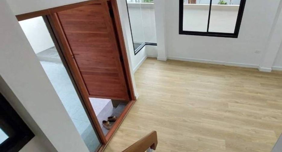For sale 3 bedrooms townhouse in Mueang Nakhon Sawan, Nakhon Sawan