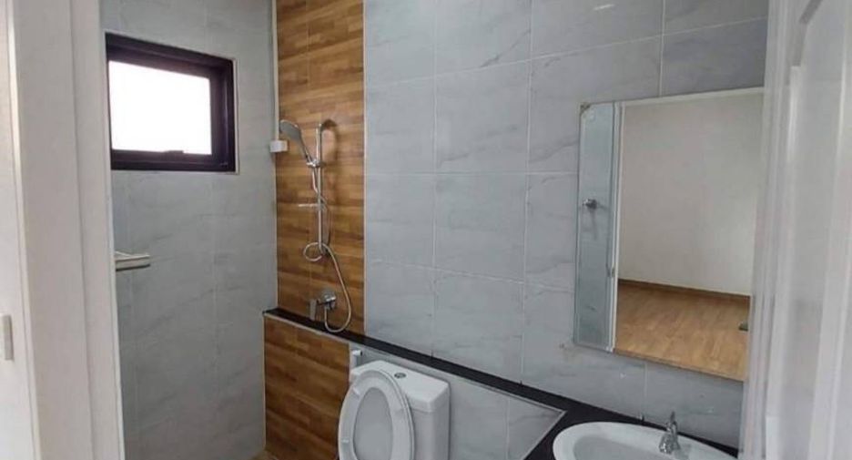 For sale 3 bedrooms townhouse in Mueang Nakhon Sawan, Nakhon Sawan