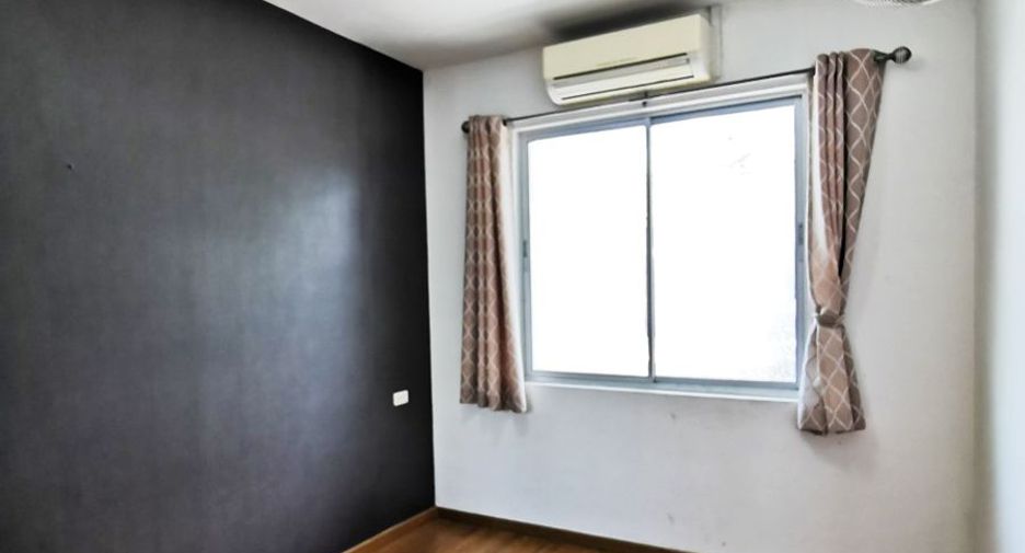 For sale 3 bedrooms townhouse in Lat Phrao, Bangkok