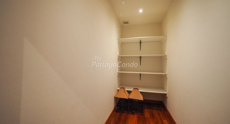 For sale 3 bedrooms condo in Bang Lamung, Chonburi