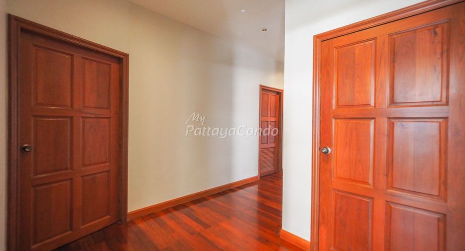 For sale 3 bedrooms condo in Bang Lamung, Chonburi