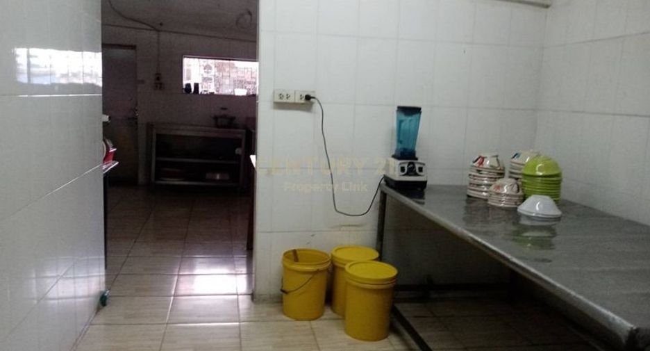 出售 4 卧室 商业空间 在 Huai Khwang, 曼谷