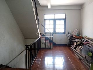 For sale 4 bedrooms retail Space in Huai Khwang, Bangkok