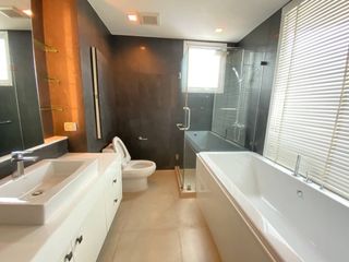 For rent 4 bedrooms condo in Khlong Toei, Bangkok