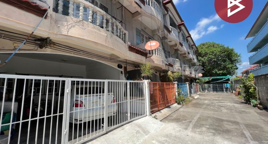 For sale 3 Beds townhouse in Nakhon Chai Si, Nakhon Pathom