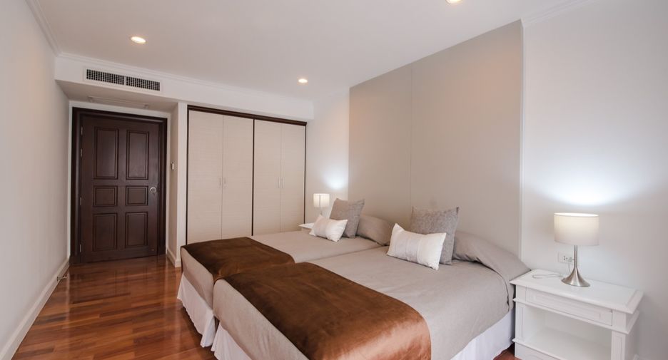 Condo en alquiler de 3 habitaciones en Khlong Toei, Bangkok