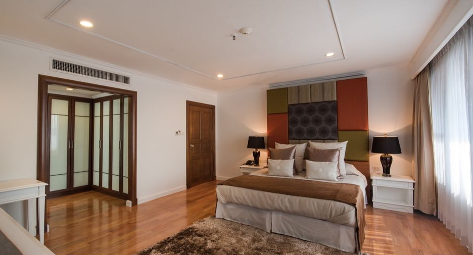 Condo en alquiler de 3 habitaciones en Khlong Toei, Bangkok