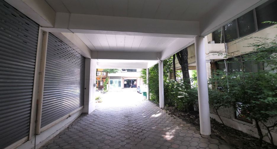 For sale office in Wang Thonglang, Bangkok
