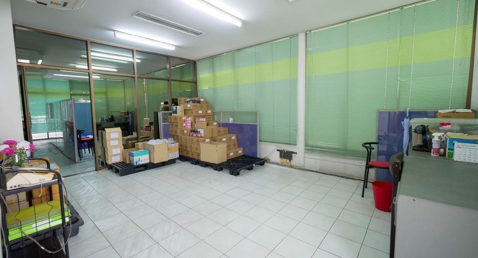For sale office in Wang Thonglang, Bangkok